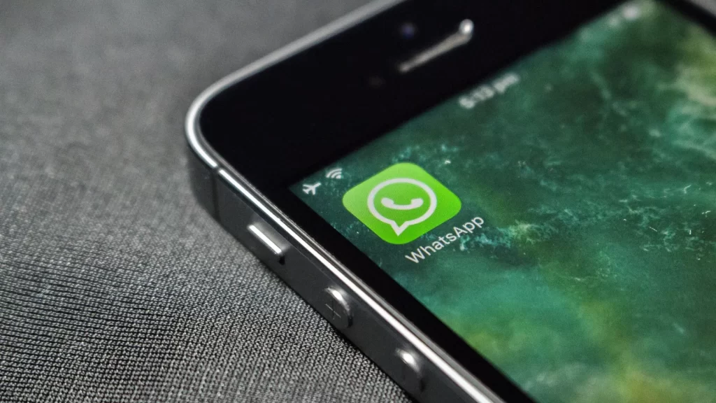 Icono de whatsapp en celular - servicios whatsapp.